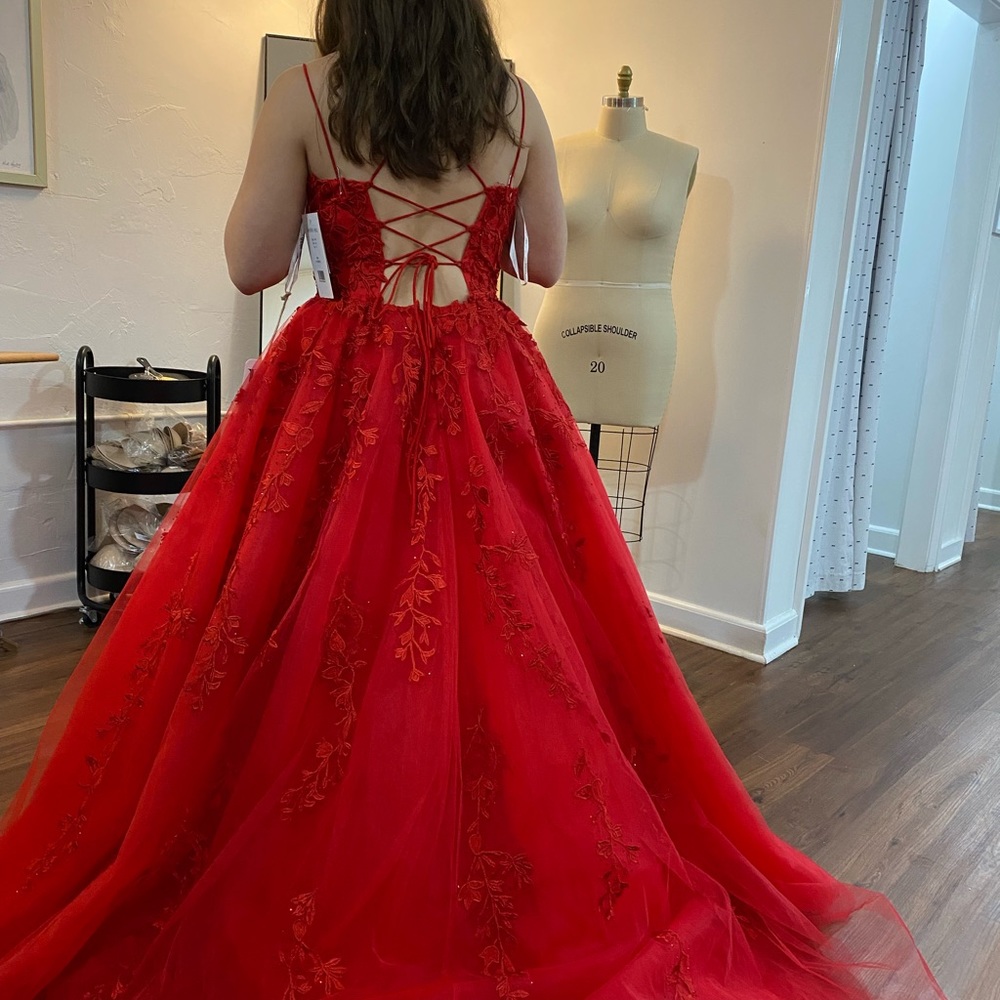 Sherri Hill Dress 53116 in red. Great condition only worn once. Fits many sizes - Picture 1 of 6
